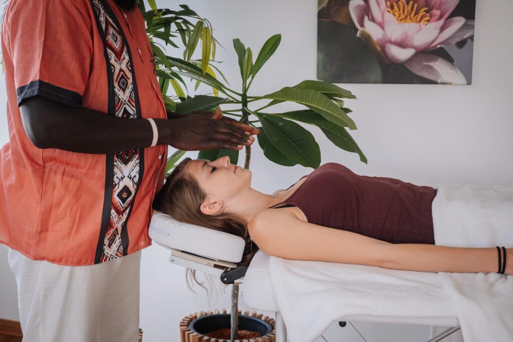 Reiki & Energiearbeit: Entspannung und Klarheit fördern